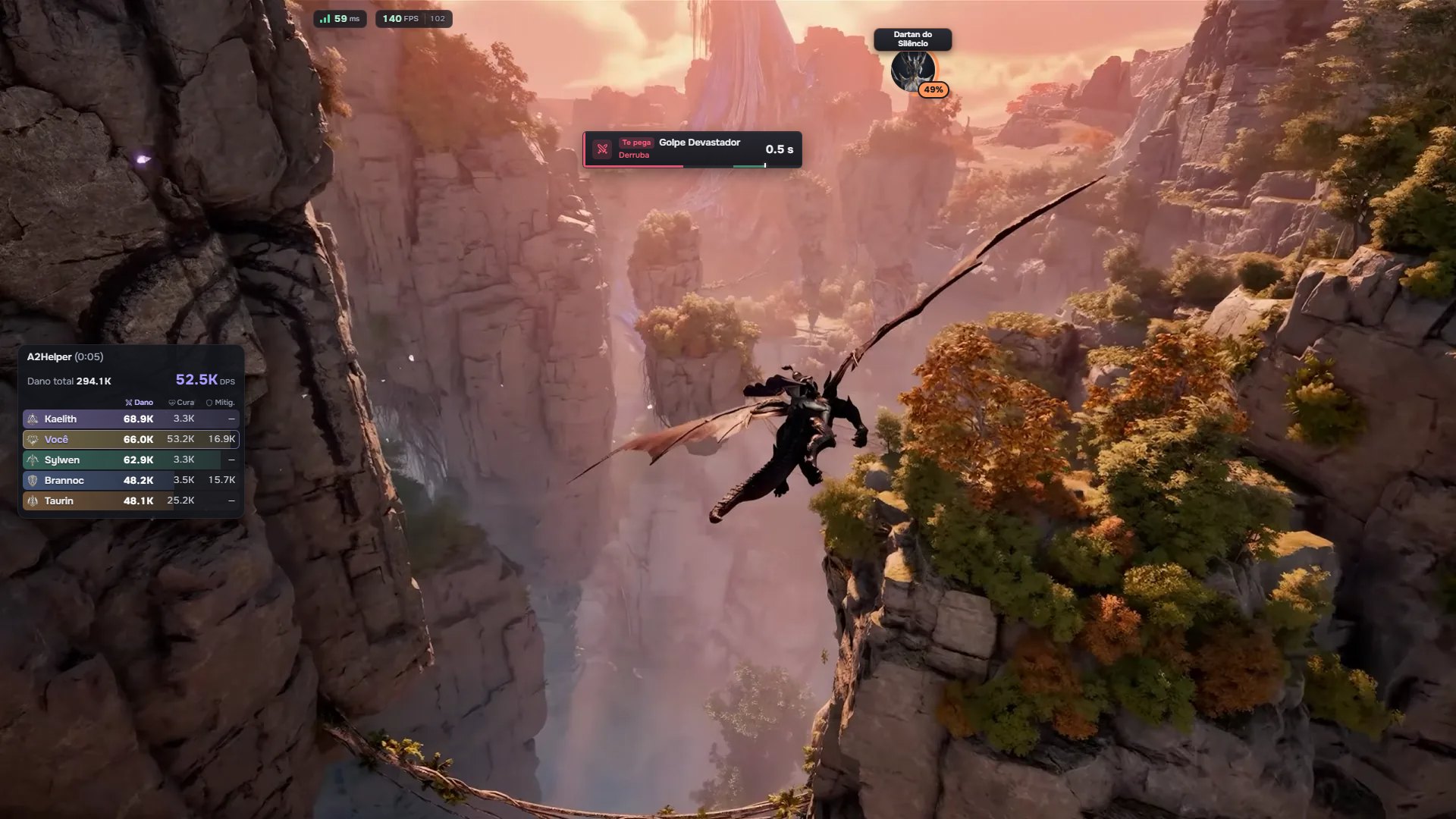 Overlays do A2Helper sobre o jogo: medidor de dano, alerta de mecânica, vida do chefe, FPS e ping